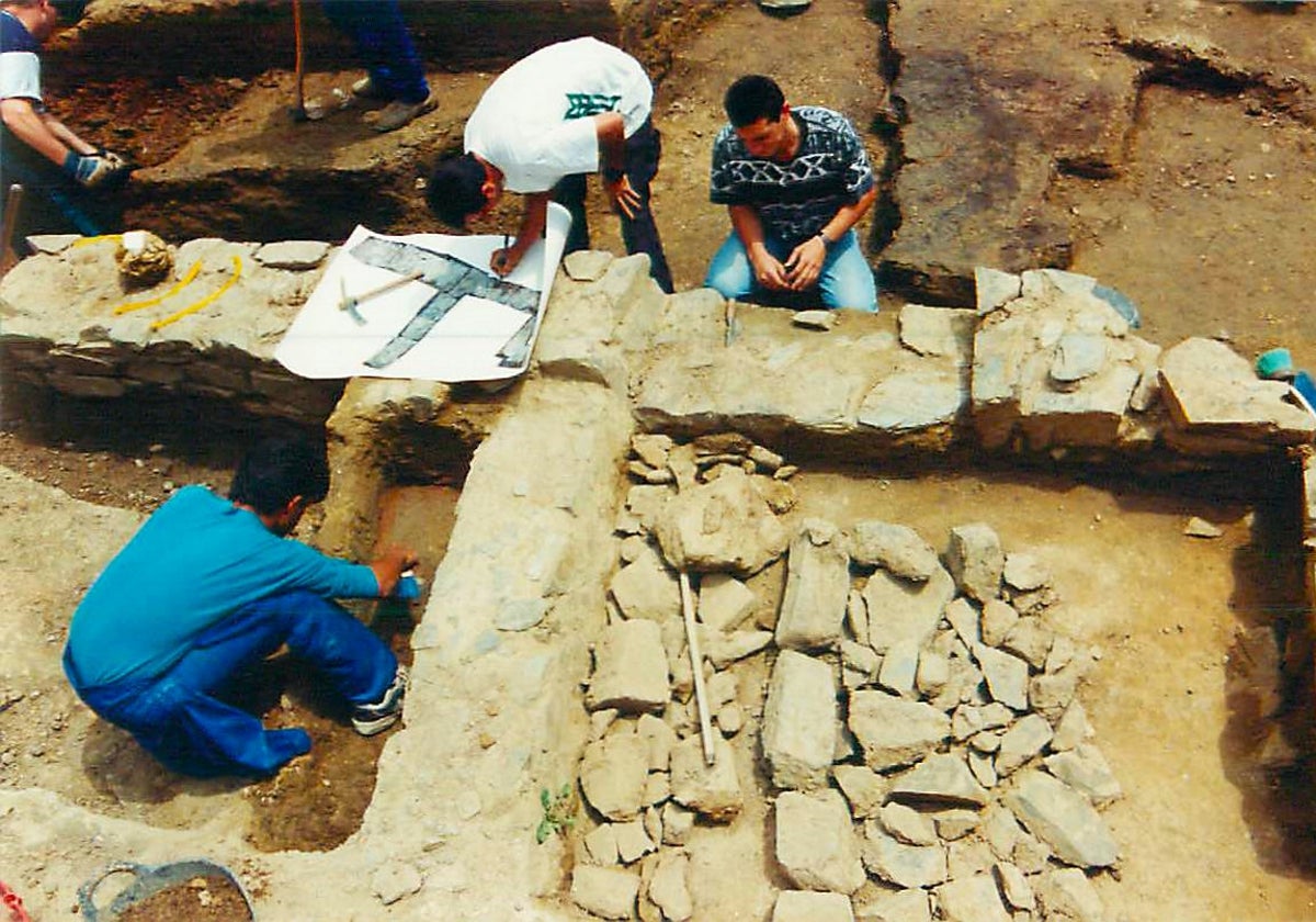 Investigación arqueológica en la calle Méndez Núñez, muy cerca de la plaza Arqueológica