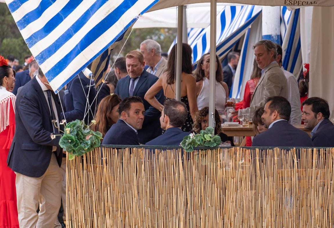 Más sonrisas que paraguas en el segundo día de la Feria del Caballo de Huelva