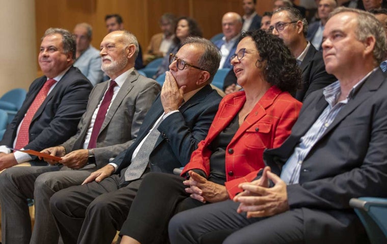 El científico Avelino Corma recibe de Aiqbe el premio al Fomento y Desarrollo de la Ciencia y la Tecnología