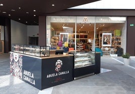 Nuevo reclamo dulce en Holea: Abuela Canalla abre sus puertas en el centro comercial