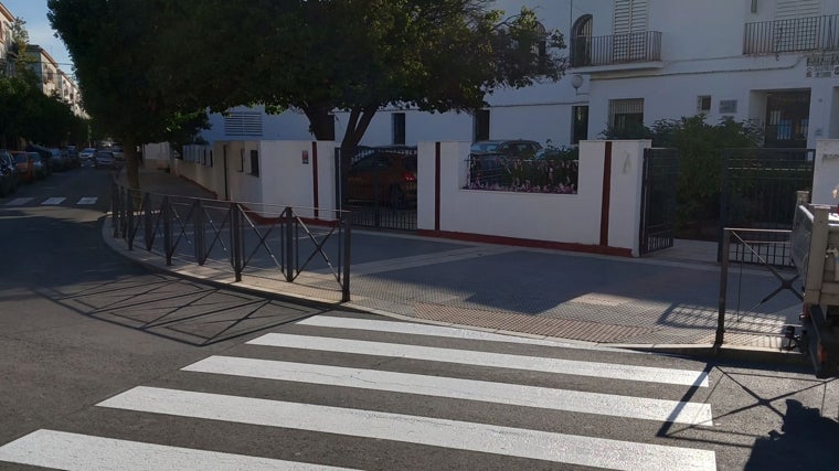 Paso de peatones frente al colegio San Fernando