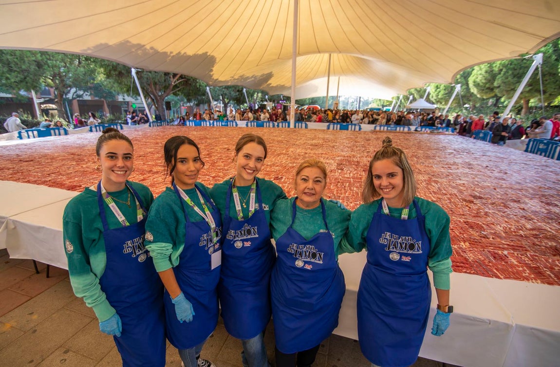 El récord al plato de jamón más grande del mundo, en imágenes