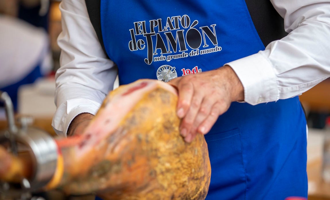 El récord al plato de jamón más grande del mundo, en imágenes