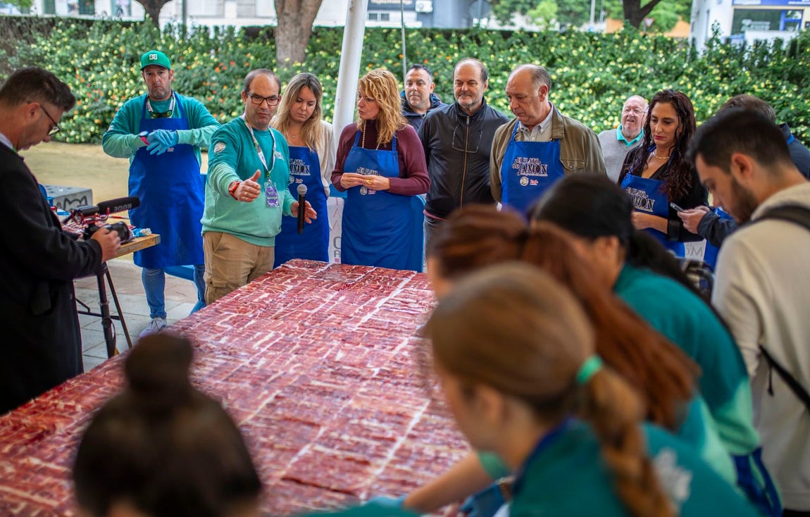 El récord al plato de jamón más grande del mundo, en imágenes