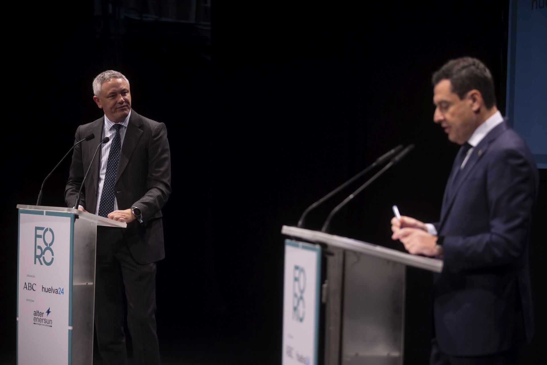 Foro Huelva 24 ABC Alter Enersun con Juanma Moreno, en imágenes (parte III)
