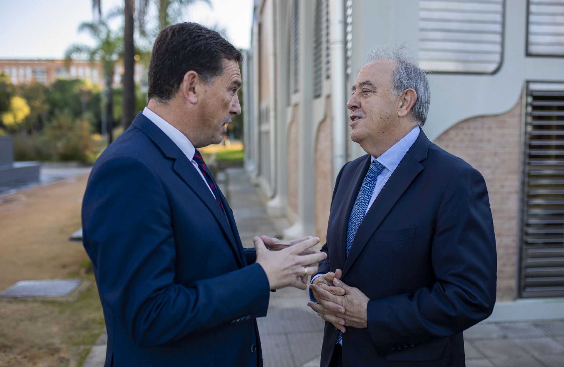 Alberto Santana, presidente del Puerto de Huelva, y José Luis Morlanes, CEO de Alter Enersun