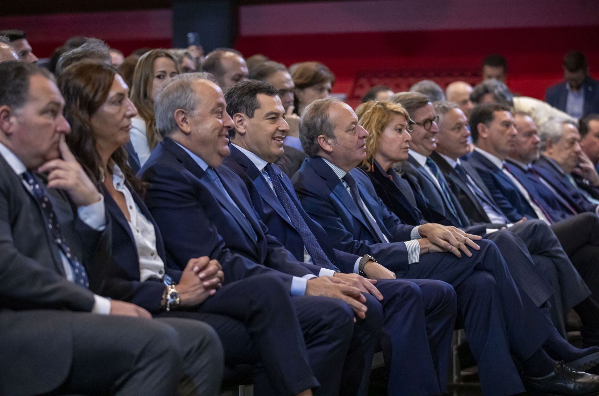 Foro Huelva 24 ABC Alter Enersun con Juanma Moreno, en imágenes (parte II)