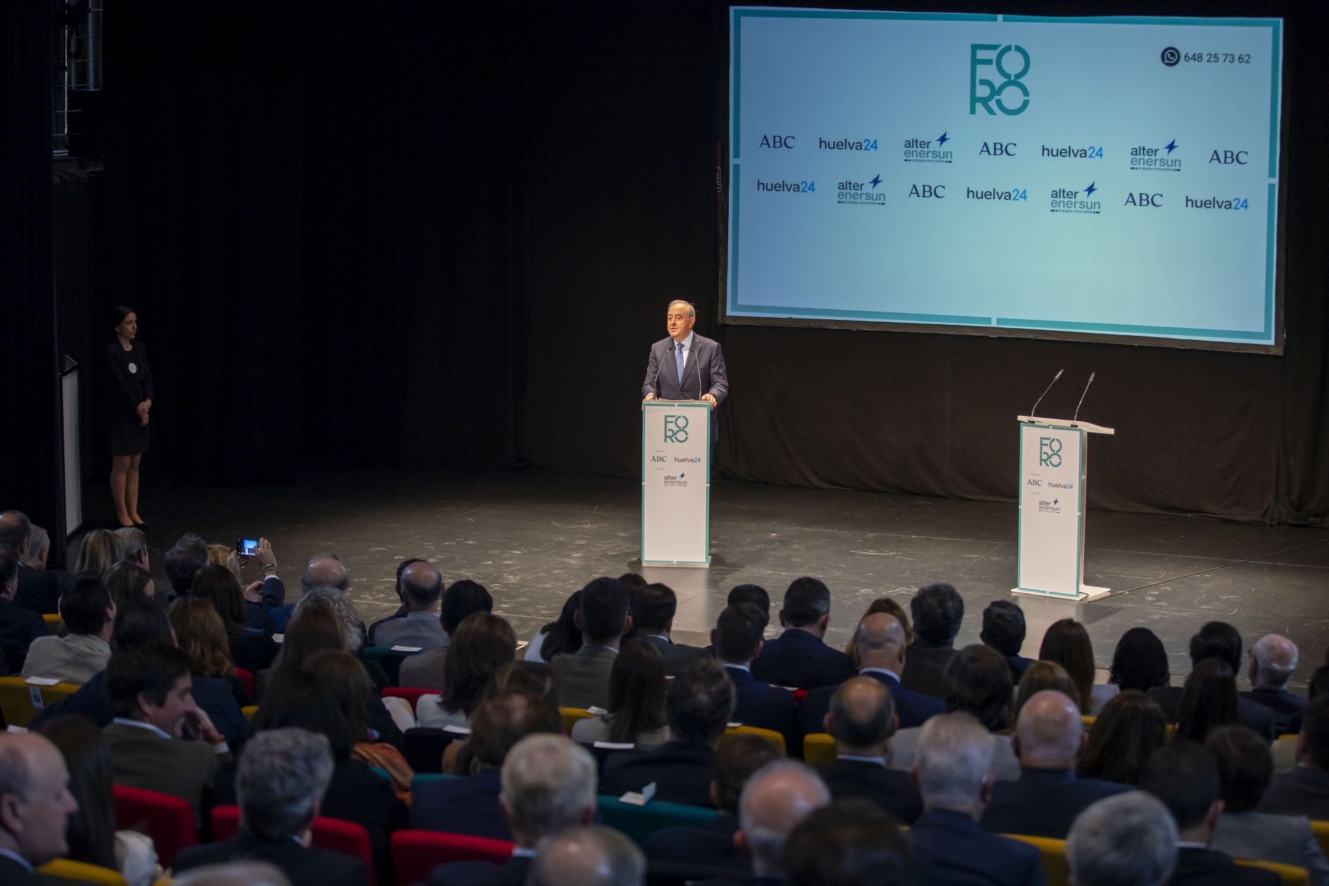 Foro Huelva 24 ABC Alter Enersun con Juanma Moreno, en imágenes (parte II)