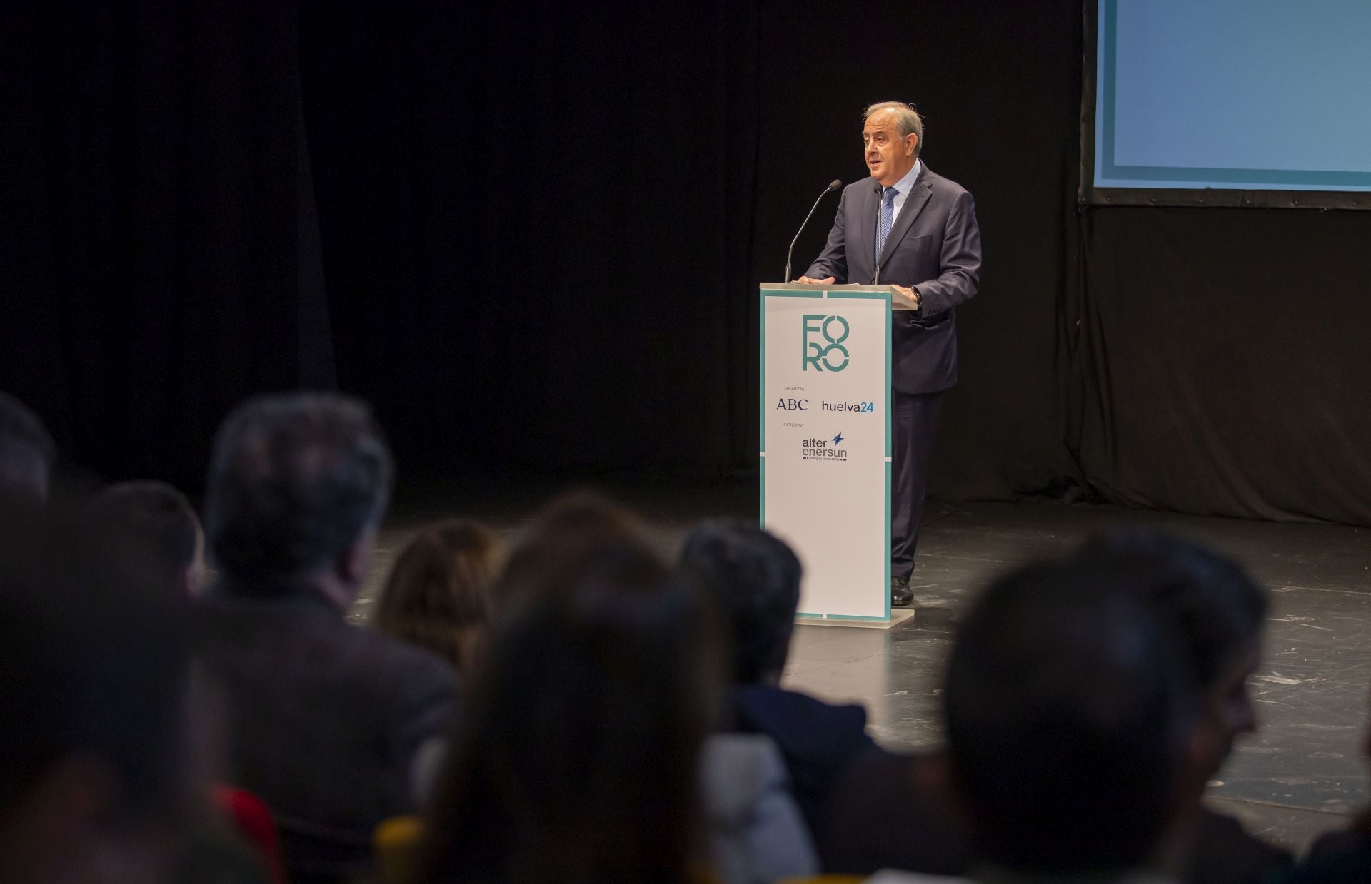 Foro Huelva 24 ABC Alter Enersun con Juanma Moreno, en imágenes (parte II)