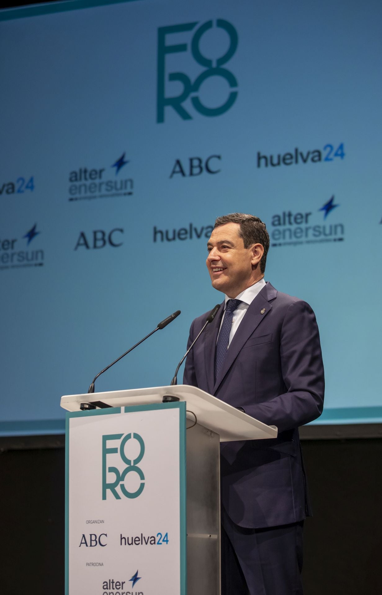 Foro Huelva 24 ABC Alter Enersun con Juanma Moreno, en imágenes (parte II)