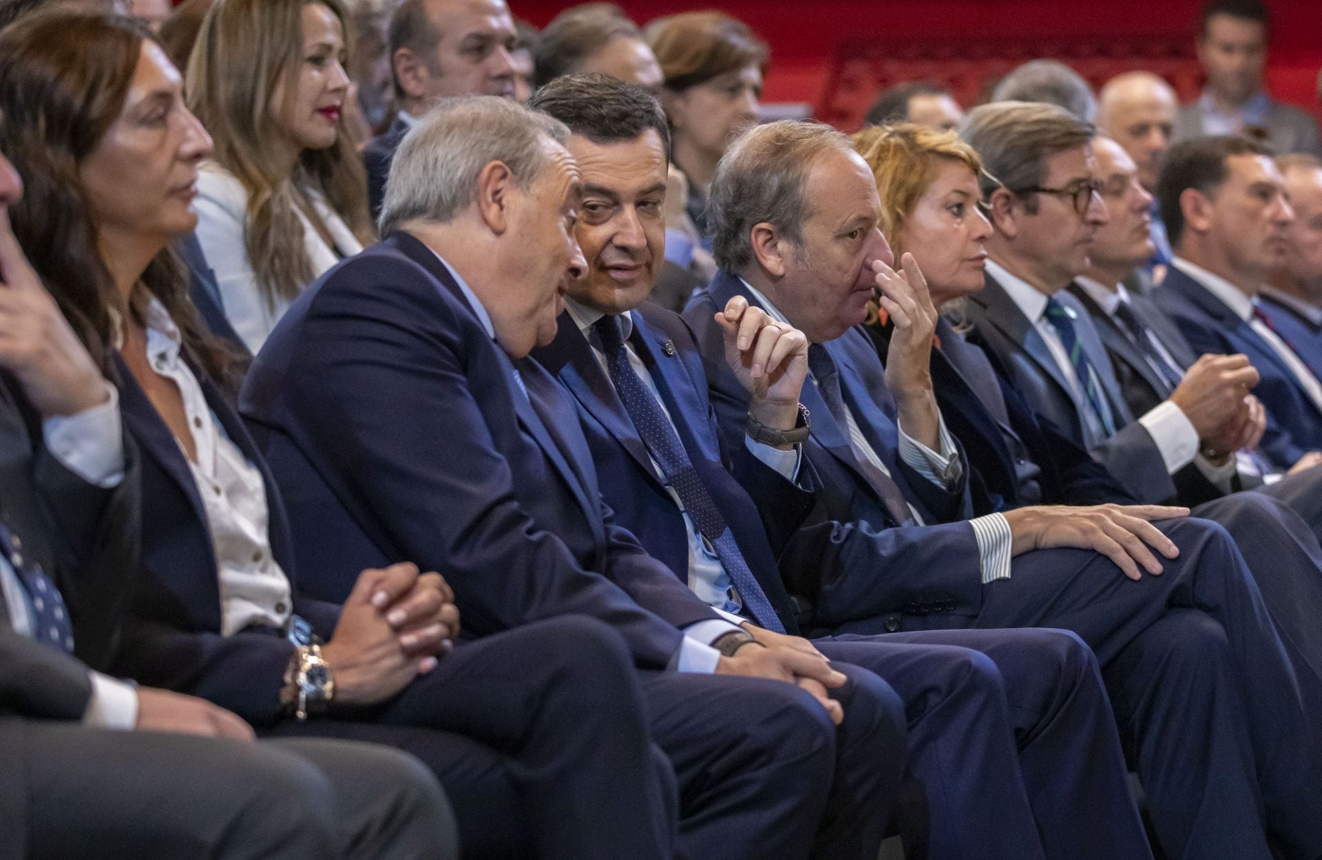 Moreno, en la primera fila del Foro Huelva24 ABC