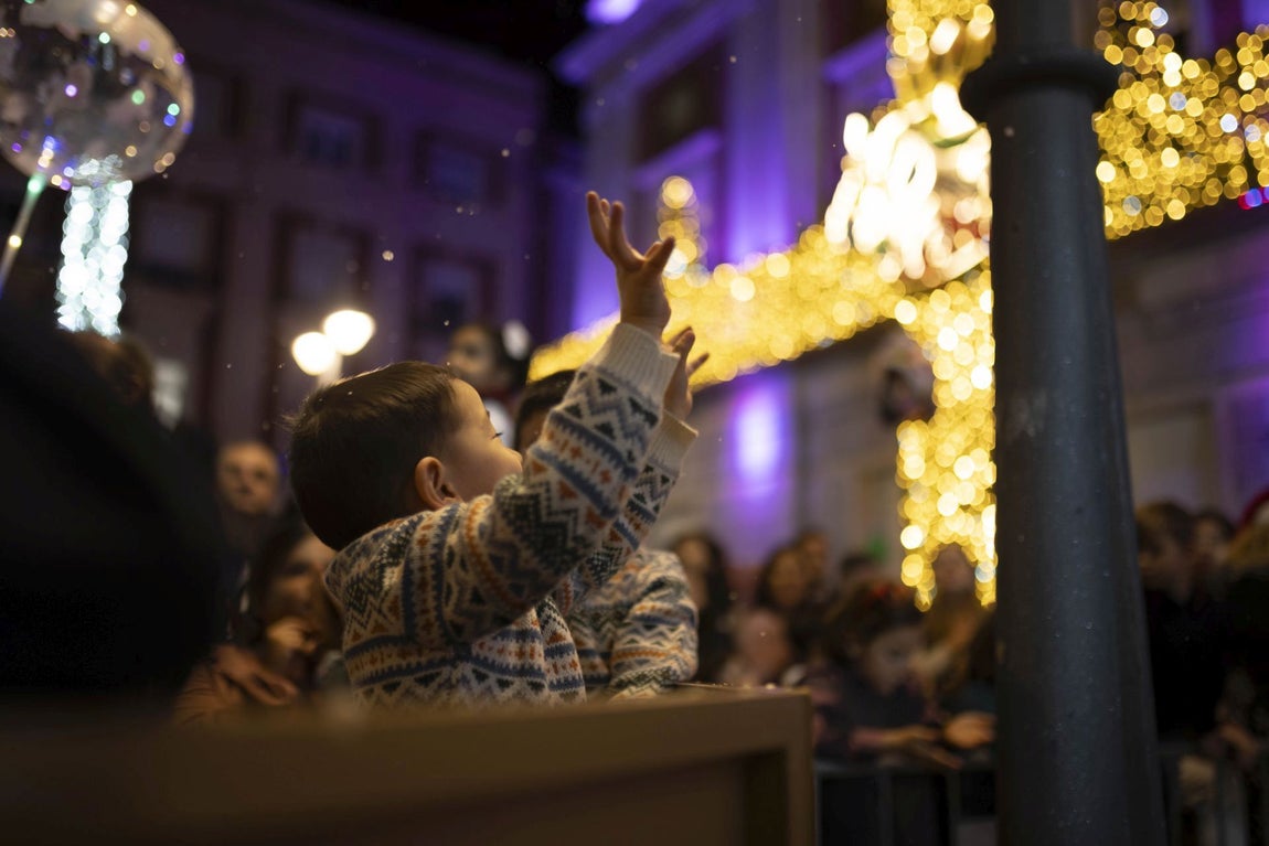El encendido del alumbrado navideño de Huelva, en imágenes