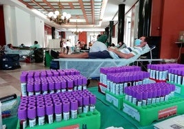 El Centro de Transfusión alcanza sus objetivos con su macrocolecta navideña y obtiene 318 donaciones de sangre