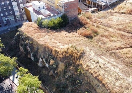 Imagen secundaria 1 - Dos imágenes del Cabezo de la Joya y recreación del proyecto urbanístico