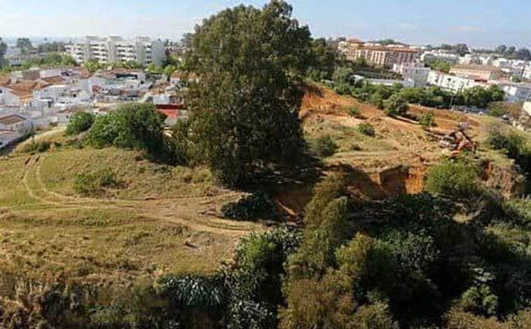 Imagen principal - Dos imágenes del Cabezo de la Joya y recreación del proyecto urbanístico