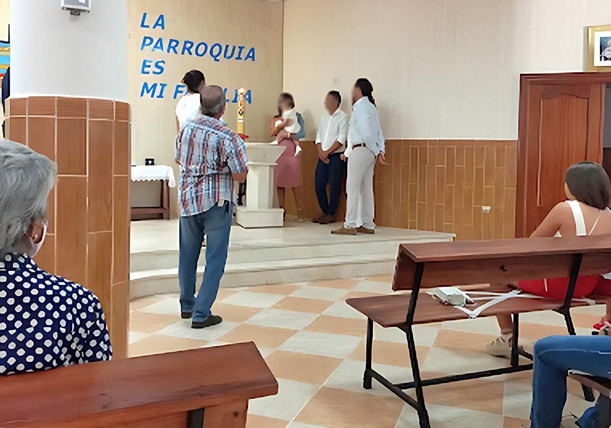 Un oficio religioso en la parroquia de San Pablo