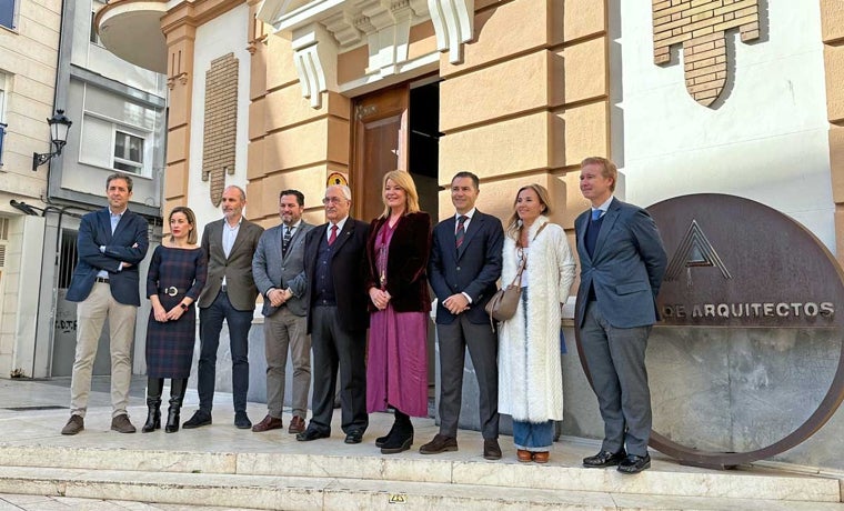 Responsables colegiales y municipales en la sede del COAH