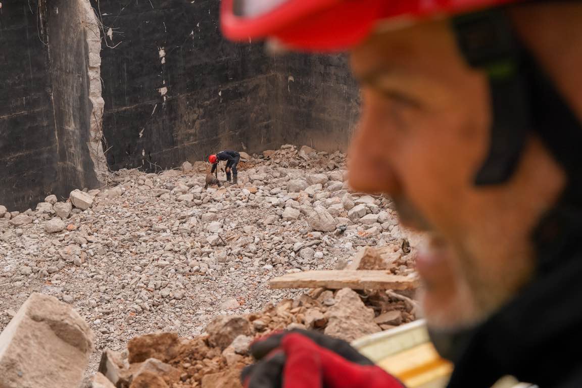 Escuela canina de rescate en los escombros de Expofrisa