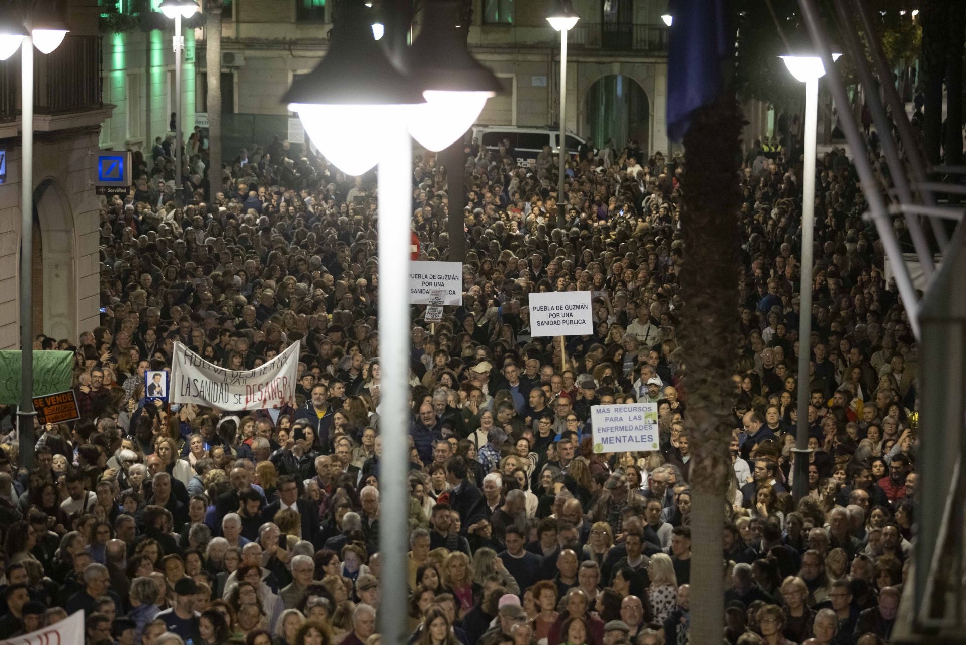 Todas las imágenes de la manifestación por la sanidad pública de Huelva