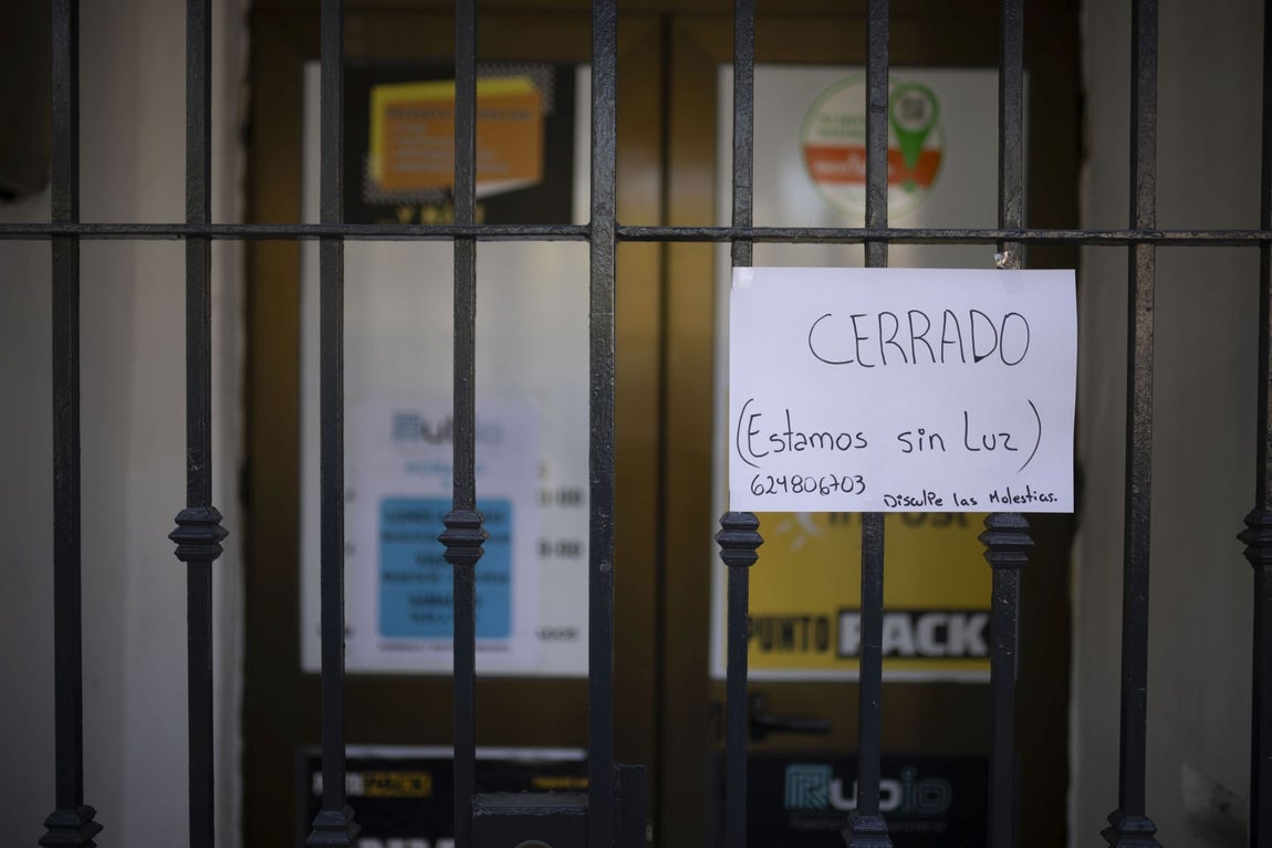 El apagón hace mella en los negocios de Huelva