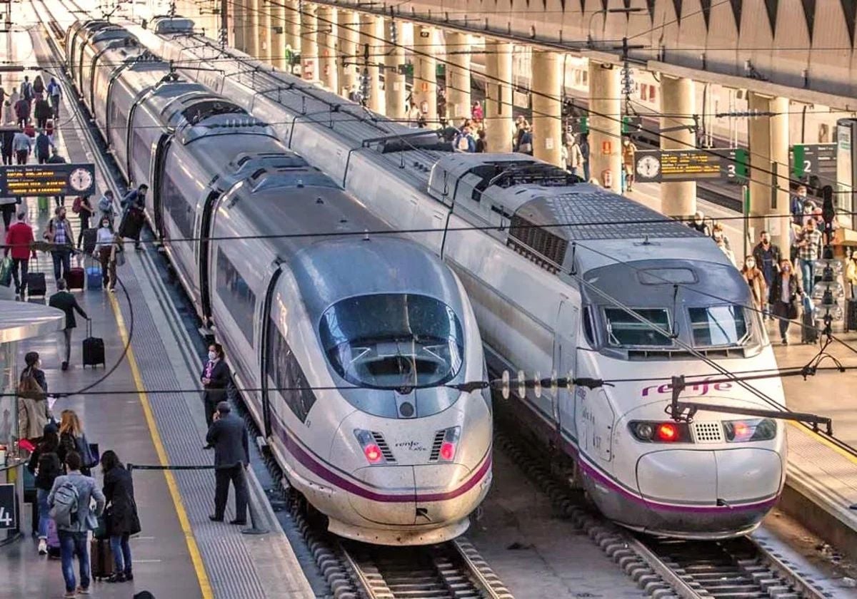 Trenes de alta velocidad en la estación de Santa Justa en Sevilla