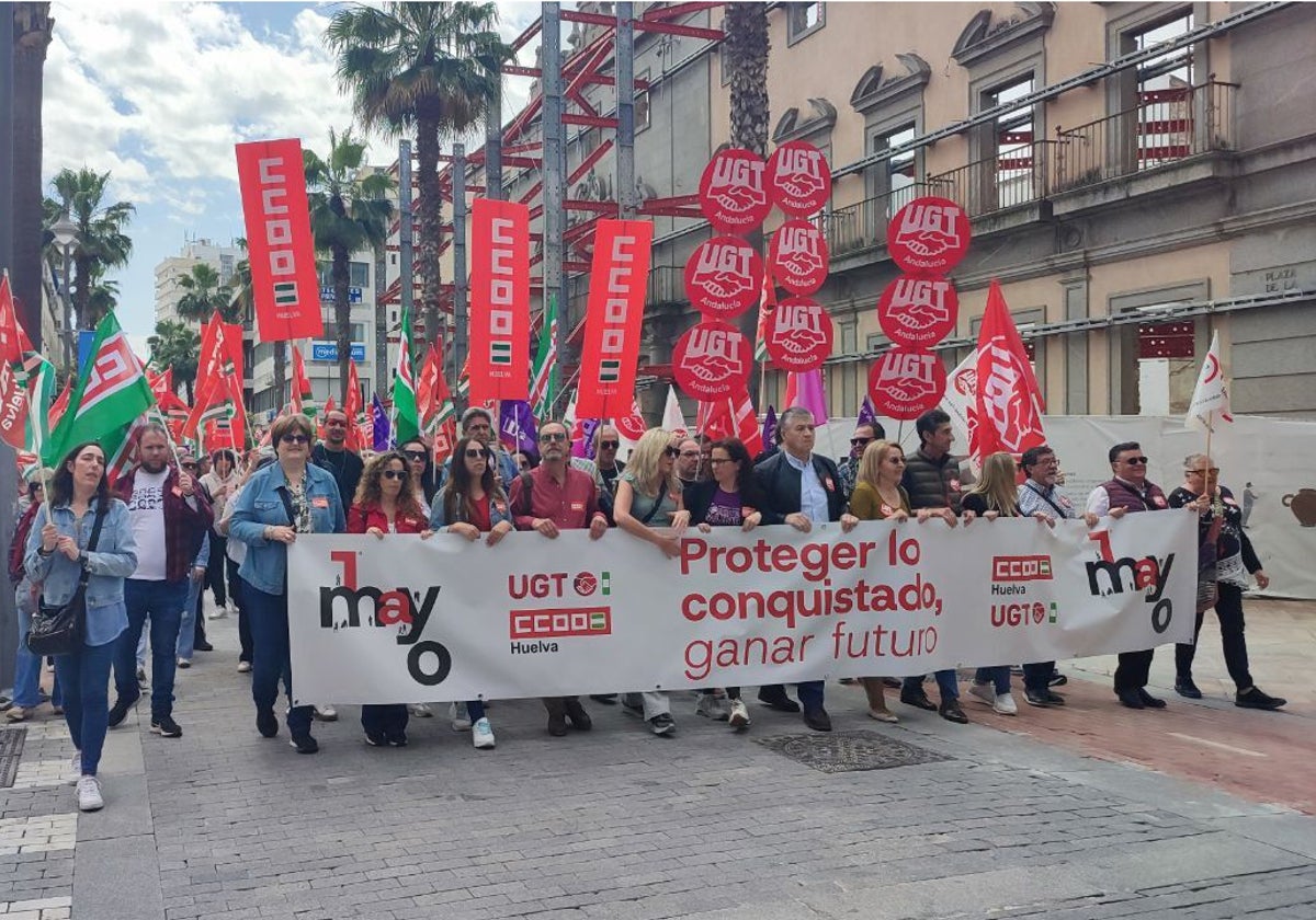 Cabecera de la manifestación convocada por CCOO y UGT