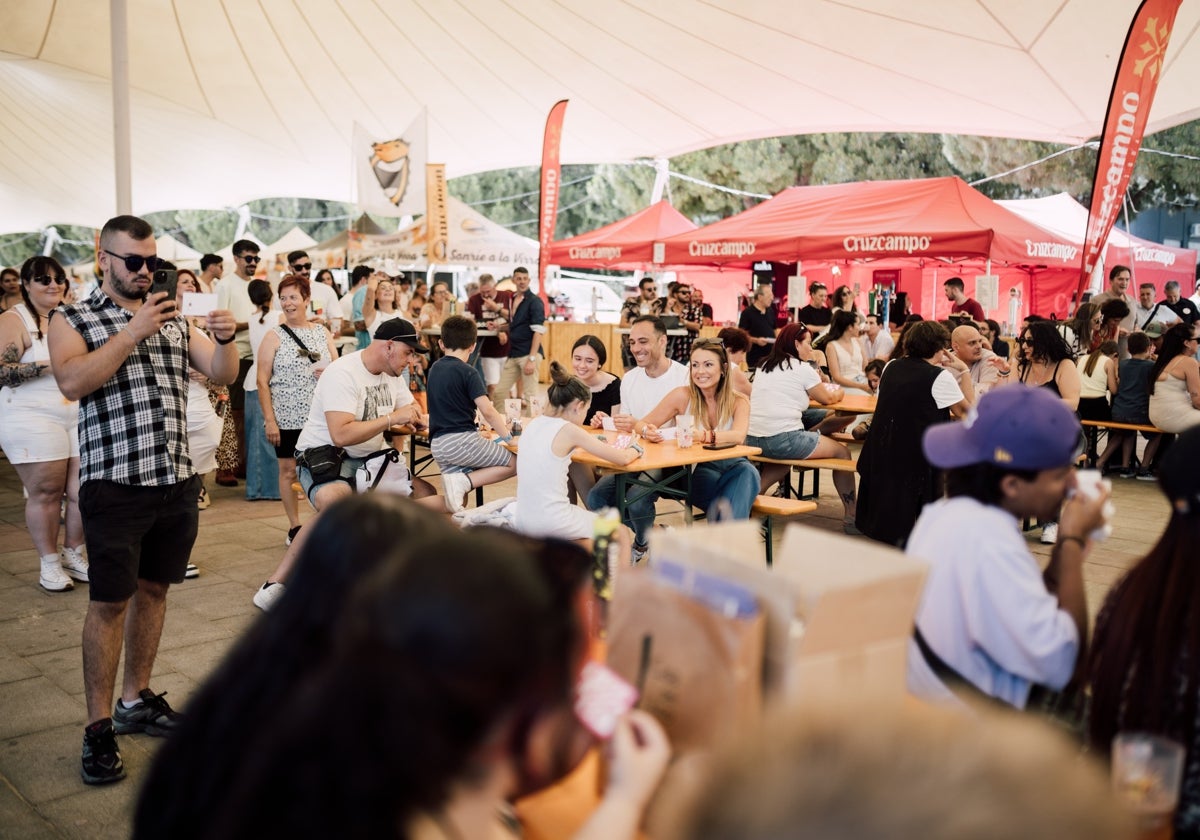 Ambiente en la Feria de la Cerveza de Huelva en 2024