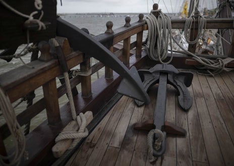 Imagen secundaria 1 - El galeón Andalucía ya está en Huelva y recibiendo visitas