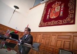Lorenzo del Río durante la presentación de la memoria del TSJA esta semana en Granada