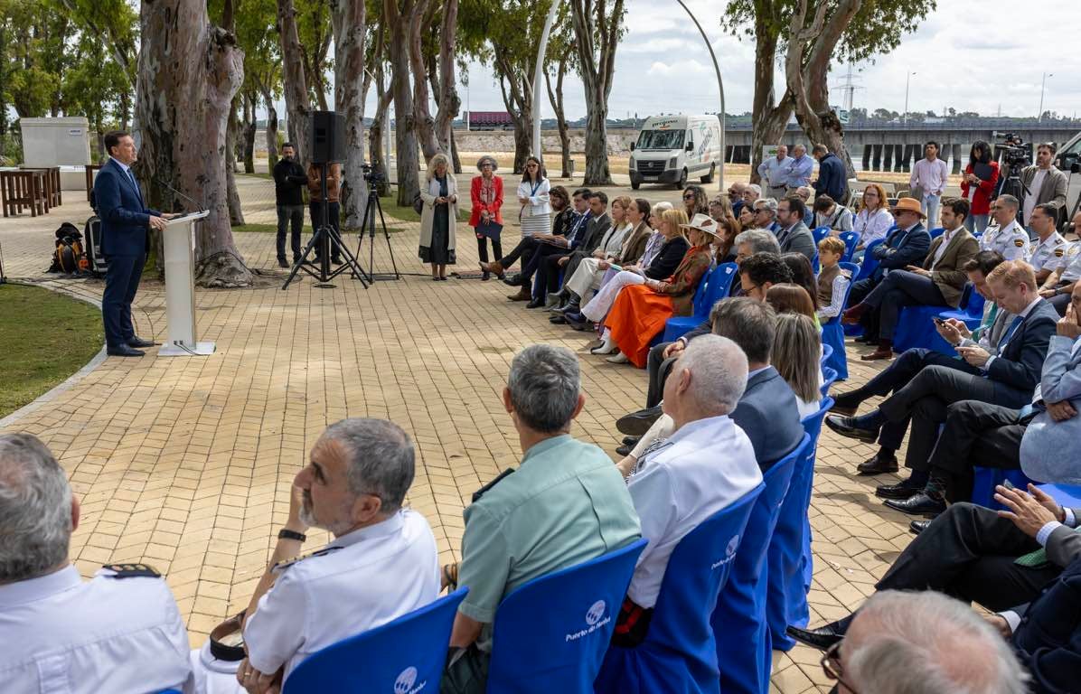 La inauguración de la escultura a Miss Whitney, en imágenes