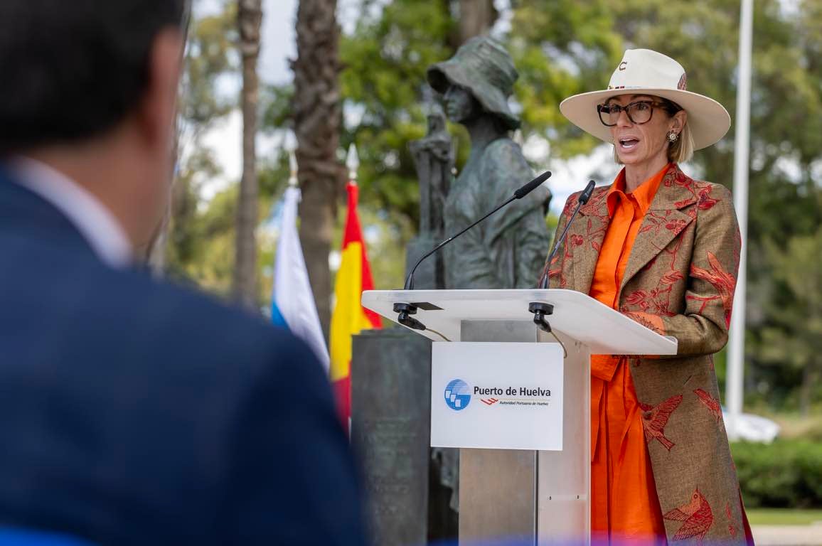 La inauguración de la escultura a Miss Whitney, en imágenes