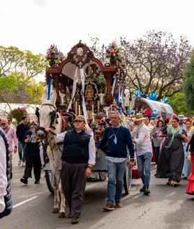 Imagen secundaria 2 - Los romeros saliendo de Huelva