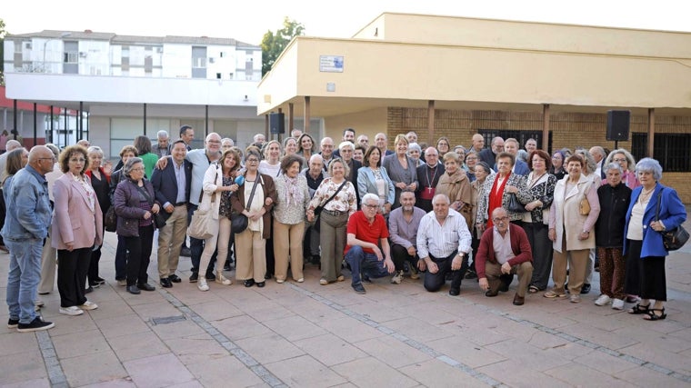 Don Teodoro, acompañado de su gran familia de La Hispanidad