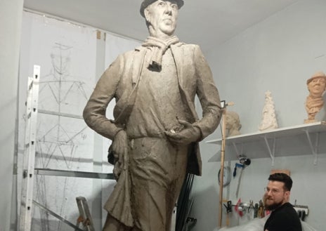 Imagen secundaria 1 - Así avanza el monumento homenaje a La Moni de Huelva: «Seguimos necesitando ayuda»