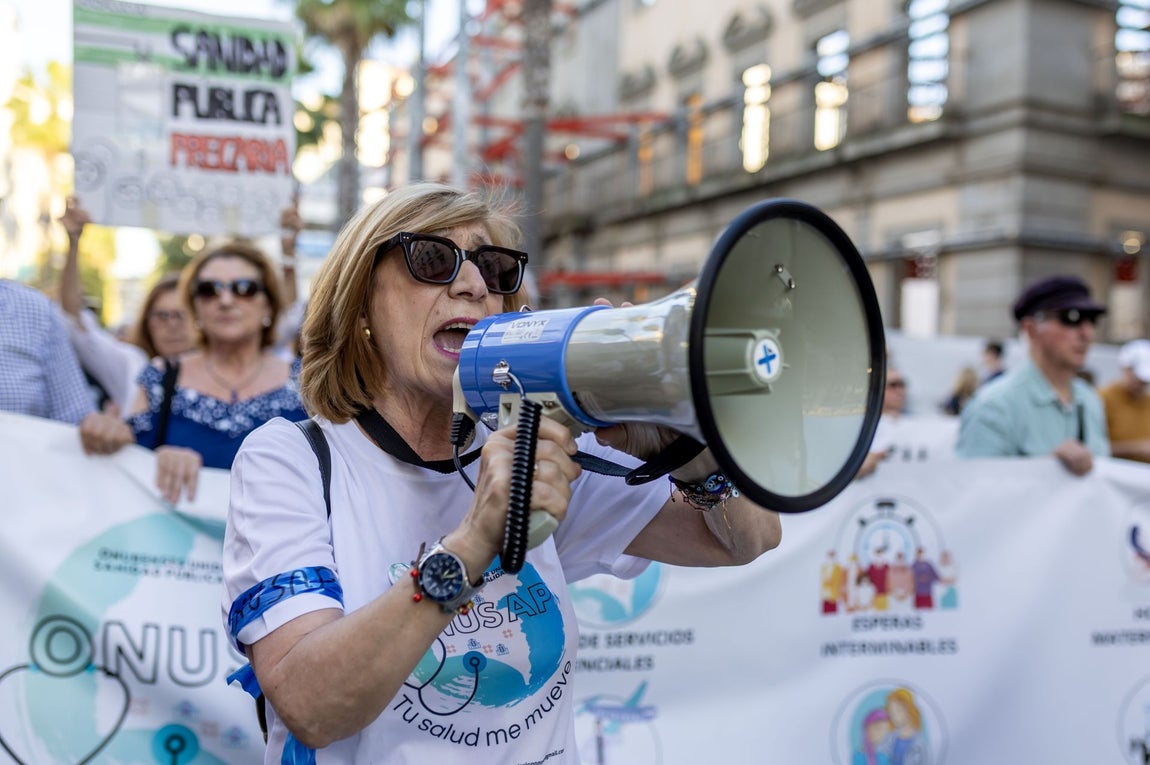 La manifestación en defensa de la sanidad pública de Huelva, en imágenes