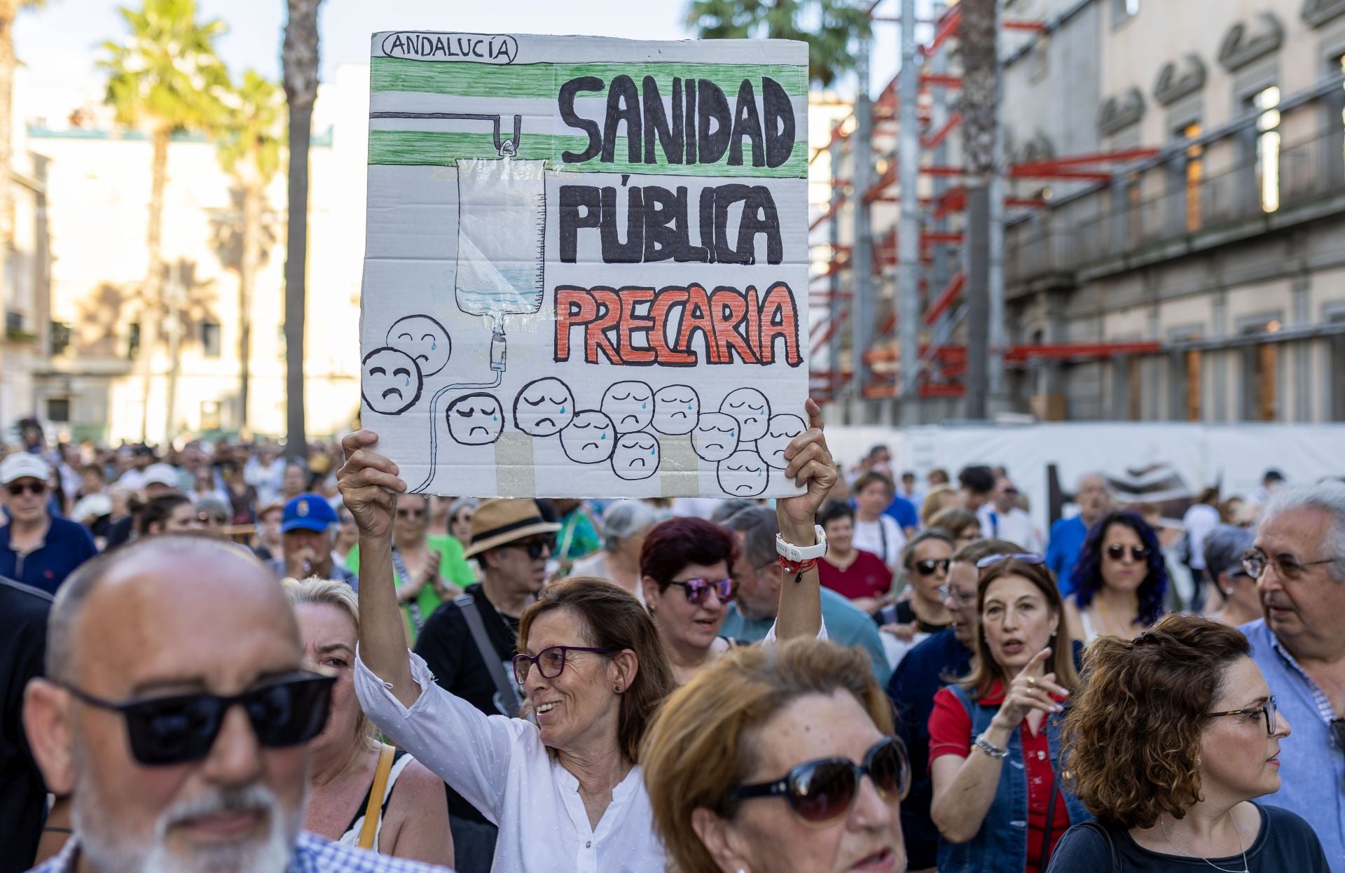 La manifestación en defensa de la sanidad pública de Huelva, en imágenes