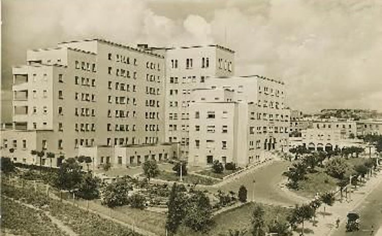 Imagen principal - El Hospital Manuel Lois, conocido como El Agromán / Cementerio de San Sebastián