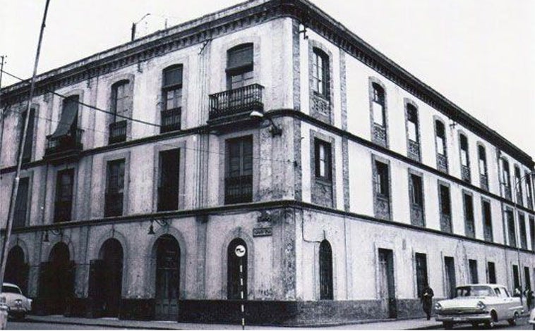 Imagen principal - Tres imágenes del Teatro Mora