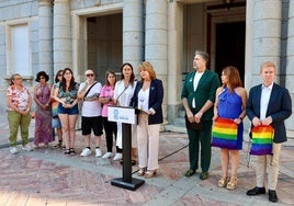 Huelva se adelanta a la celebración del Día del Orgullo con un acto reivindicativo desde el Ayuntamiento