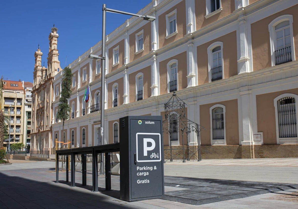 El templete de forja de la plaza de La Merced que recrea el que se quiere recuperar