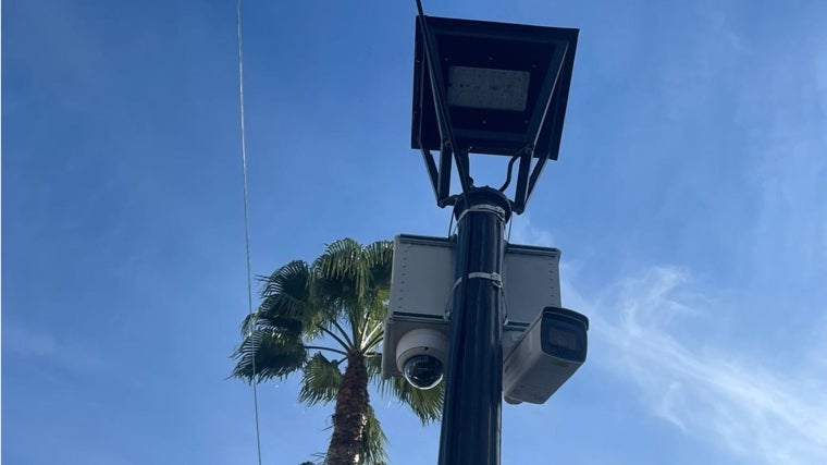 Ya son varias las localidades de Huelva que han instalado cámaras de videovigilancia. Ésta, en Bollullos