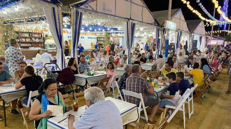 Ambiente de casetas en las Colombinas