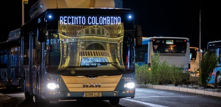 Imagen de un autobús de Emtusa durante Las Colombinas 2025