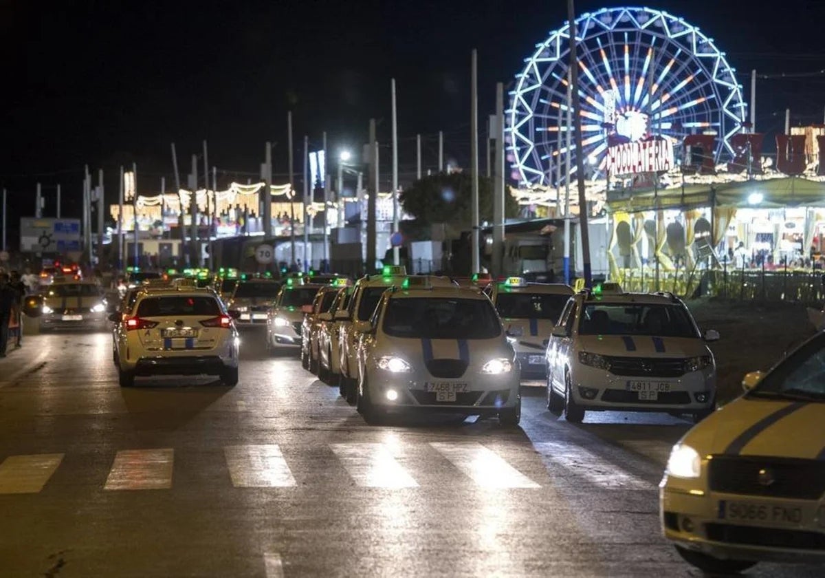 Imagen de archivo de la parada de taxis frente al recinto Colombino