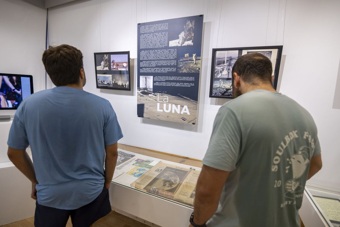 La exposición 'Hermida. De Huelva a la Luna', en imágenes