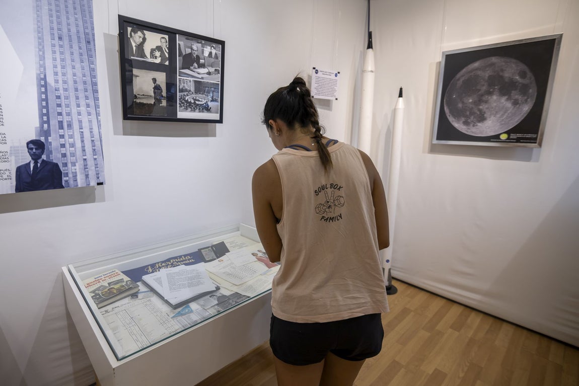 La exposición 'Hermida. De Huelva a la Luna', en imágenes