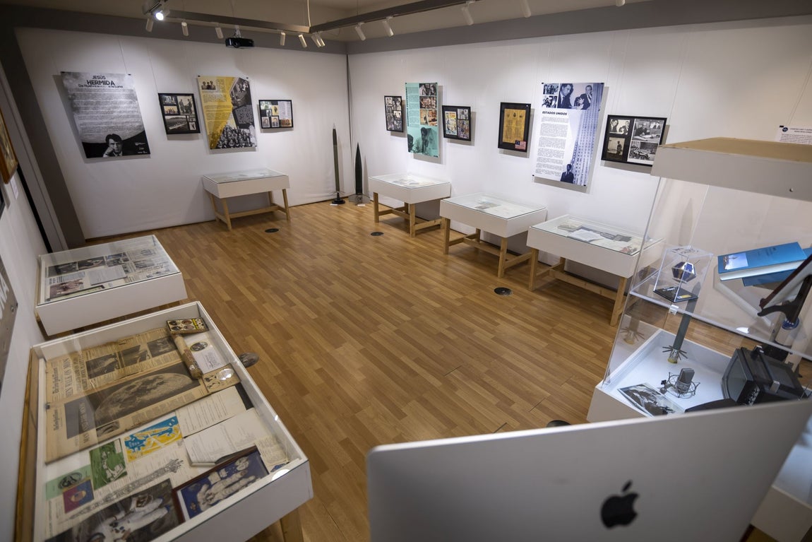 La exposición 'Hermida. De Huelva a la Luna', en imágenes