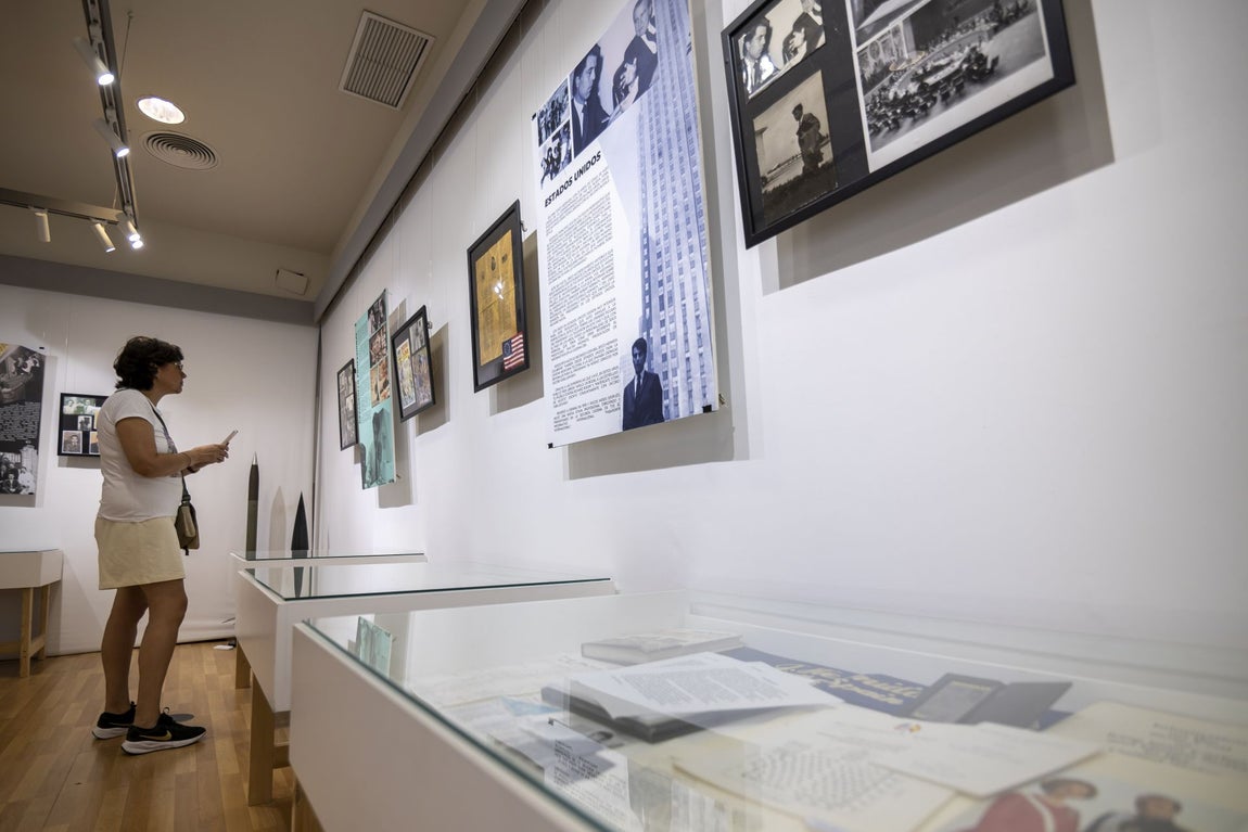 La exposición 'Hermida. De Huelva a la Luna', en imágenes
