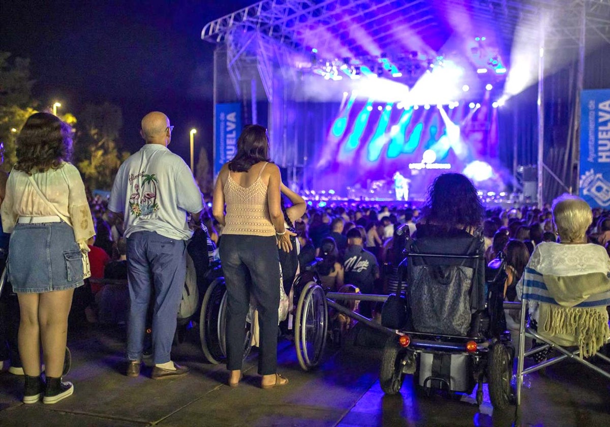 Sitio reservado para personas con movilidad reducida en la zona de conciertos de las Colombinas