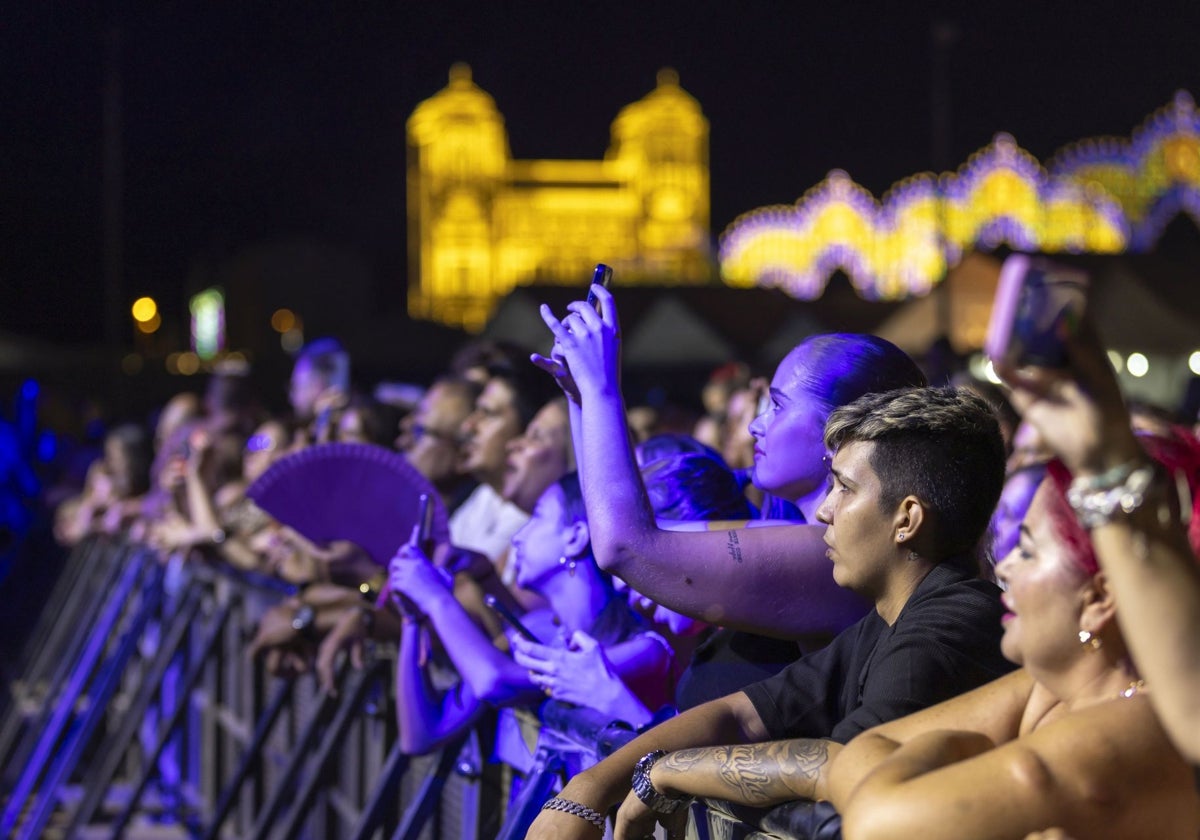 Público en los conciertos del primer día de Colombinas